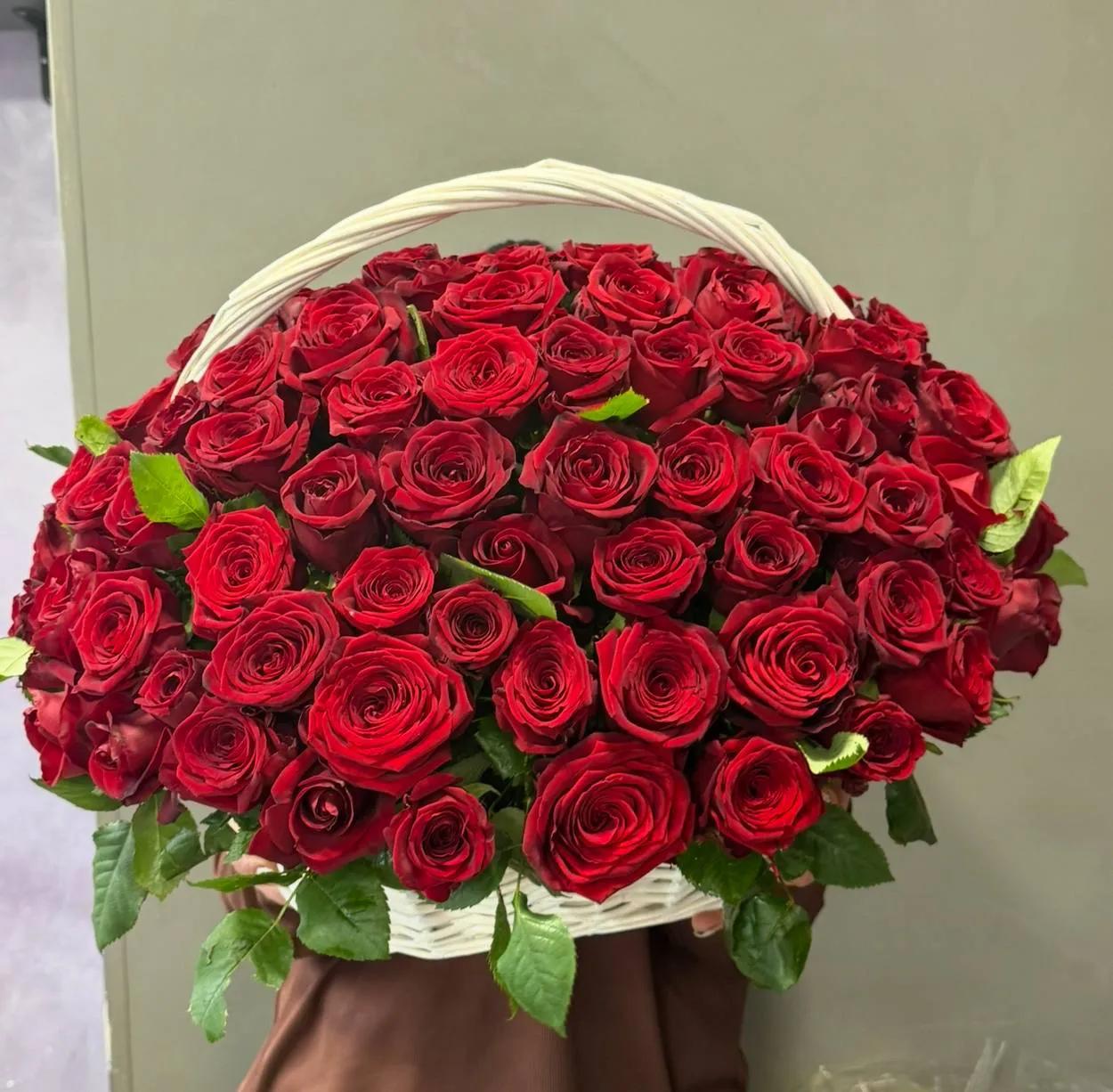 Корзина, полная роскошных роз. | ծաղիկներ, ծաղկեպսակներ, բույսեր Երևան