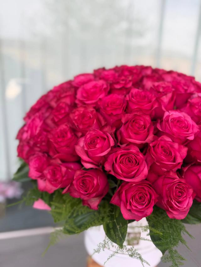Roses in a box | ծաղիկներ, ծաղկեպսակներ, բույսեր - առաքում Երևան