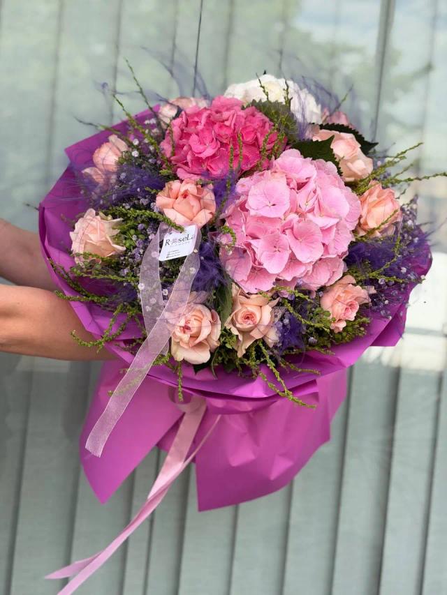 Hydrangeas and roses in one bouquet | ծաղիկներ, ծաղկեպսակներ, բույսեր - առաքում Երևան