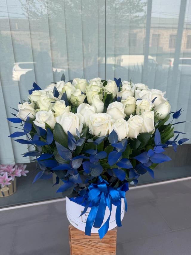 A box full of white roses | ծաղիկներ, ծաղկեպսակներ, բույսեր - առաքում Երևան