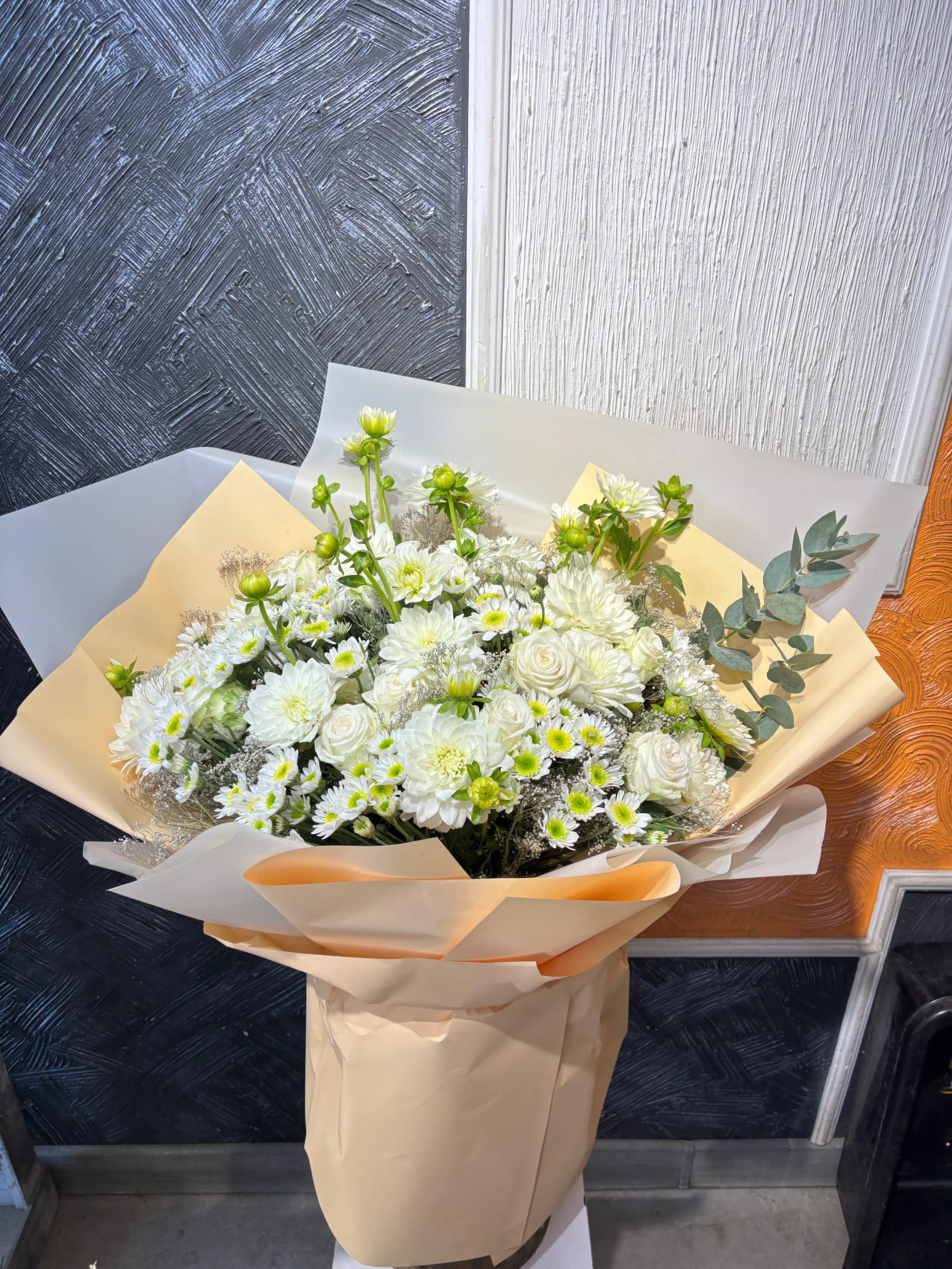 Bunch "Delicacy" | ծաղիկներ, ծաղկեպսակներ, բույսեր Երևան Bunch "Delicacy" | ծաղիկներ, ծաղկեպսակներ, բույսեր Երևան