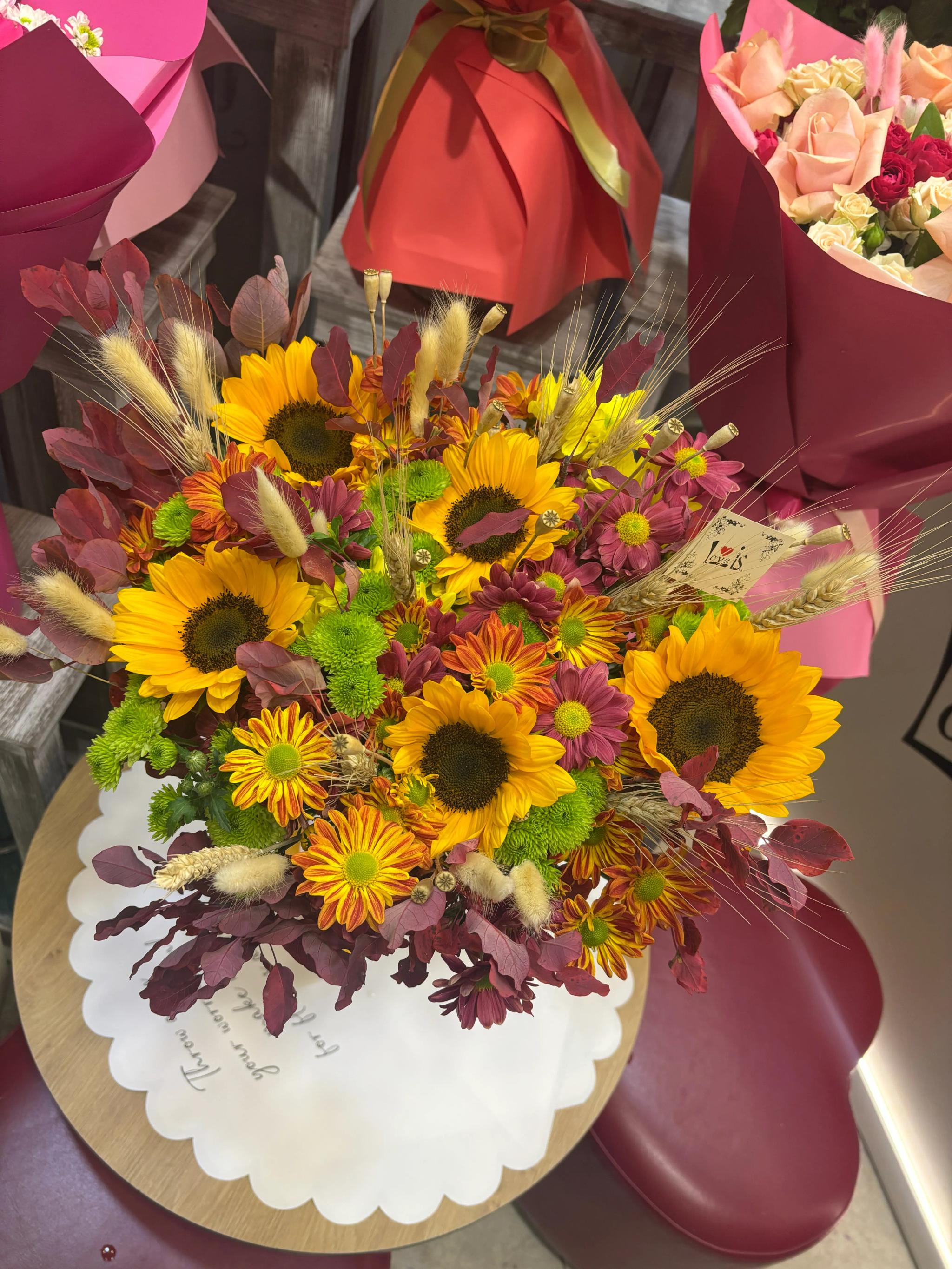 Chrysanthemums and sunflowers | ծաղիկներ, ծաղկեպսակներ, բույսեր Երևան Chrysanthemums and sunflowers | ծաղիկներ, ծաղկեպսակներ, բույսեր Երևան