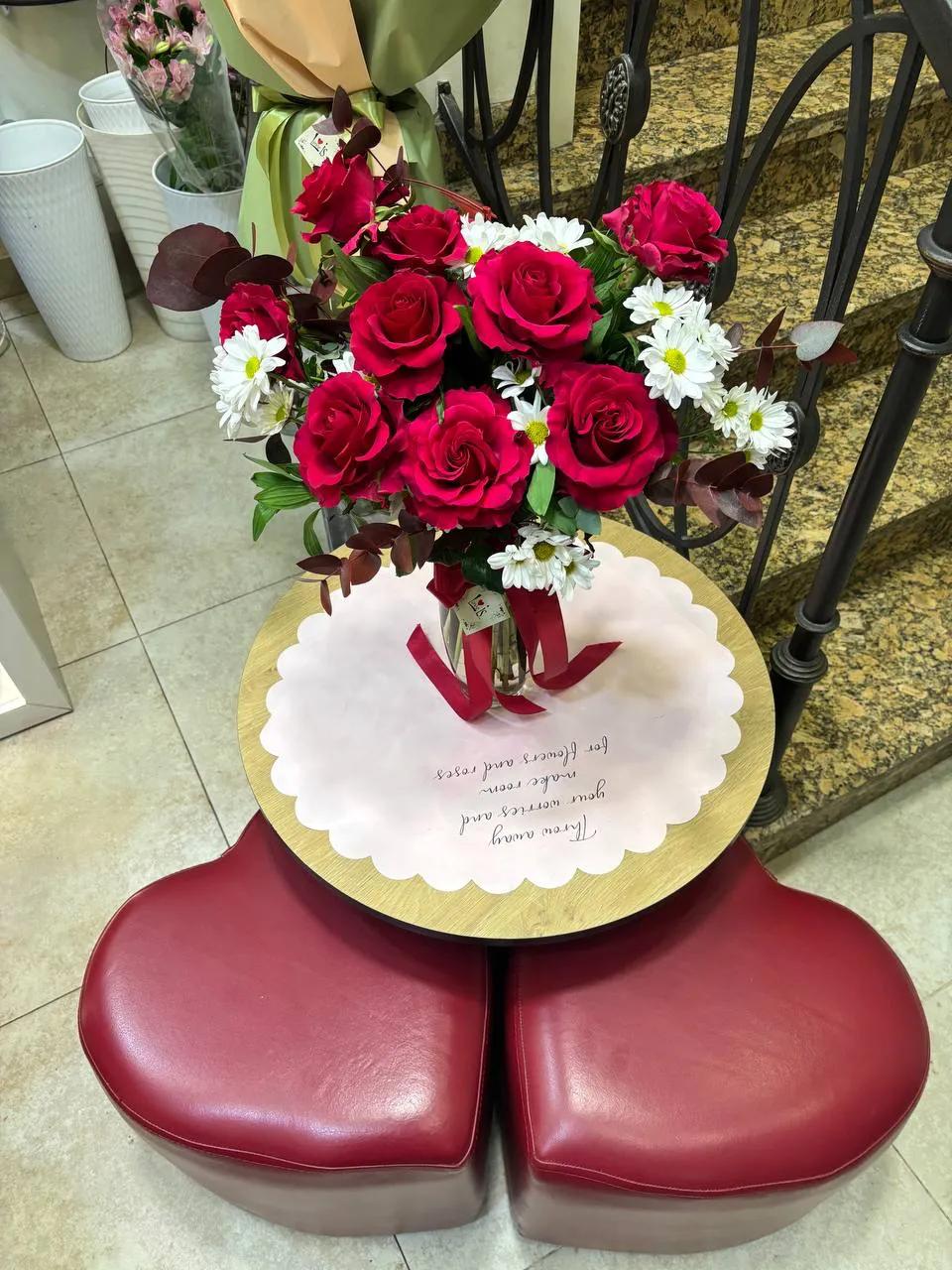 Red roses and chrysanthemums | ծաղիկներ, ծաղկեպսակներ, բույսեր Երևան Red roses and chrysanthemums | ծաղիկներ, ծաղկեպսակներ, բույսեր Երևան