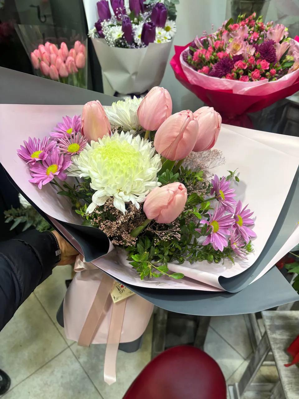 Bunch of chrysanthemums and tulips | ծաղիկներ, ծաղկեպսակներ, բույսեր Երևան Bunch of chrysanthemums and tulips | ծաղիկներ, ծաղկեպսակներ, բույսեր Երևան
