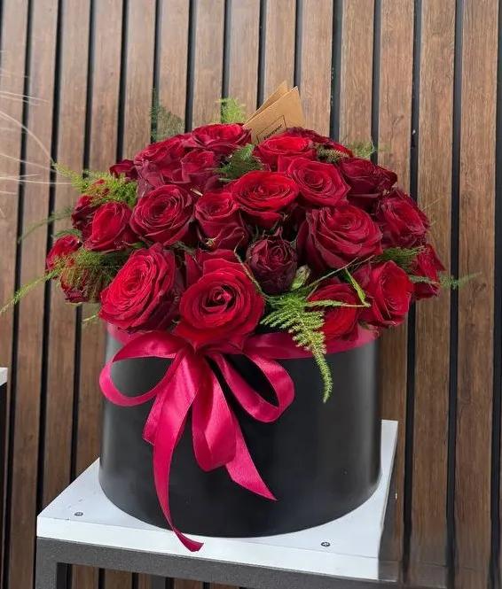 Roses in a box | ծաղիկներ, ծաղկեպսակներ, բույսեր Երևան Roses in a box | ծաղիկներ, ծաղկեպսակներ, բույսեր Երևան