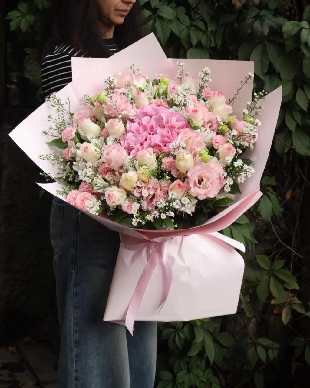 A luxurious bouquet | ծաղիկներ, ծաղկեպսակներ, բույսեր Երևան A luxurious bouquet | ծաղիկներ, ծաղկեպսակներ, բույսեր Երևան